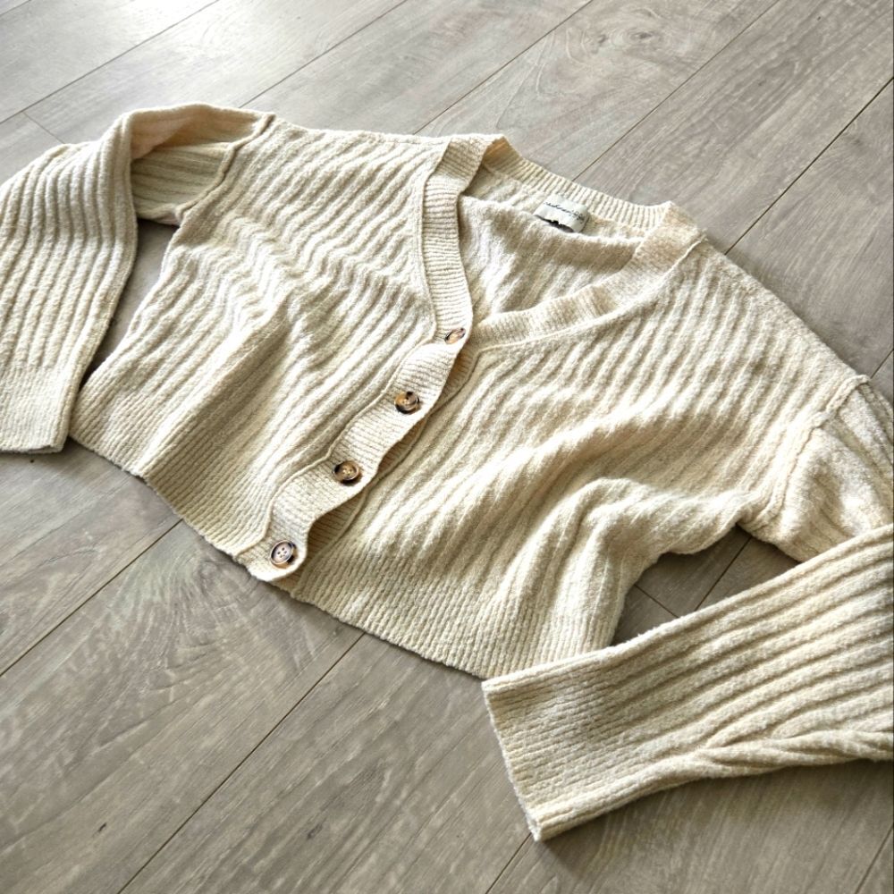 Women’s Cream Button Front Cropped Cardigan Sweater Top Preppy Soft Crop Size - Picture 2 of 10